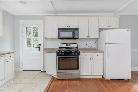 40 Potters Ave, Warwick, RI 02886 photo 13