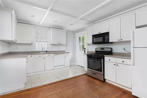 40 Potters Ave, Warwick, RI 02886 photo 11