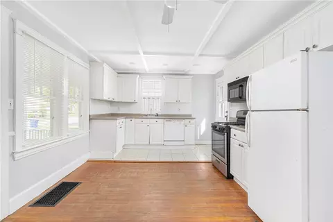 40 Potters Ave, Warwick, RI 02886 photo 10