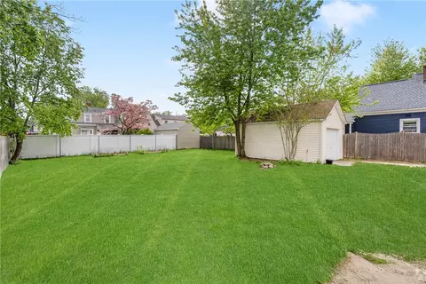 40 Potters Ave, Warwick, RI 02886 photo 4