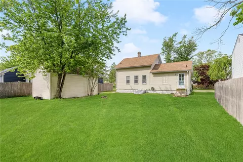40 Potters Ave, Warwick, RI 02886 photo 5