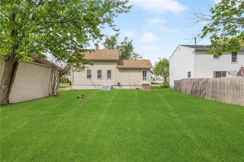 40 Potters Ave, Warwick, RI 02886 photo 6