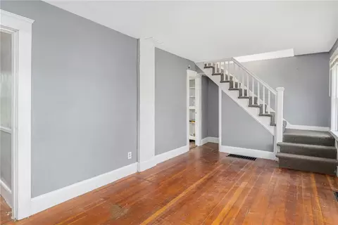 40 Potters Ave, Warwick, RI 02886 photo 17