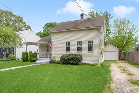 40 Potters Ave, Warwick, RI 02886 photo 2