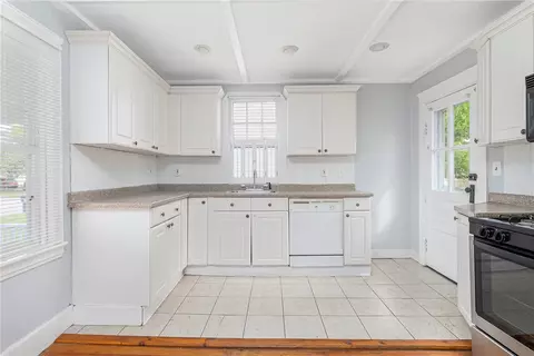 40 Potters Ave, Warwick, RI 02886 photo 12