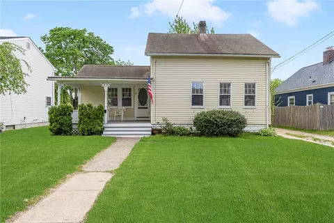 40 Potters Ave, Warwick, RI 02886 photo 1