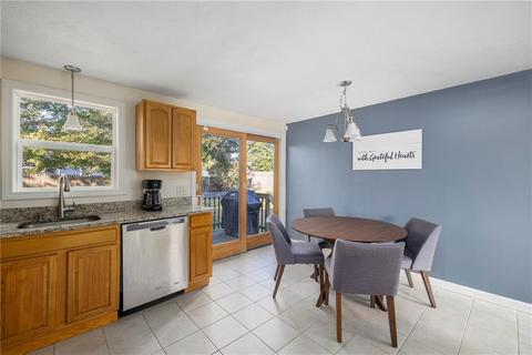 29 Mary Beth Dr, Warwick, RI 02886 photo 11