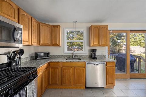 29 Mary Beth Dr, Warwick, RI 02886 photo 9