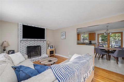 29 Mary Beth Dr, Warwick, RI 02886 photo 3