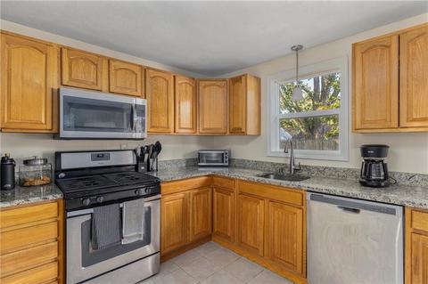 29 Mary Beth Dr, Warwick, RI 02886 photo 6