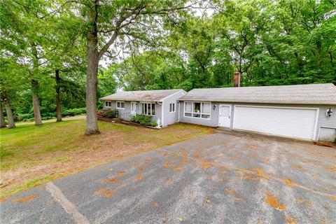 5 Everett Ct, Johnston, RI 02919 photo 2