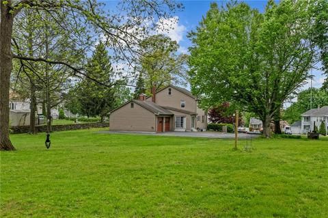 736 Mendon Rd, Woonsocket, RI 02895 photo 6