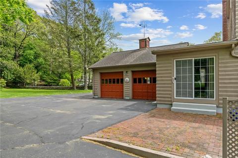 736 Mendon Rd, Woonsocket, RI 02895 photo 8