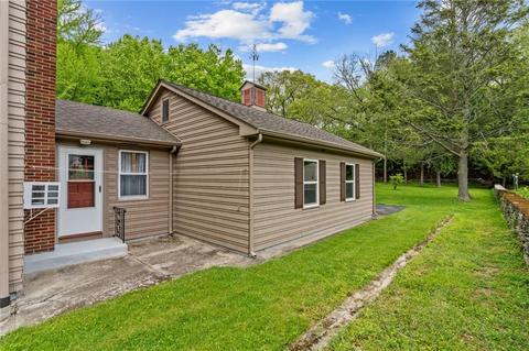 736 Mendon Rd, Woonsocket, RI 02895 photo 10