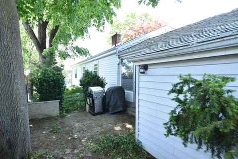 60 Alvin St, Warwick, RI 02886 photo 4