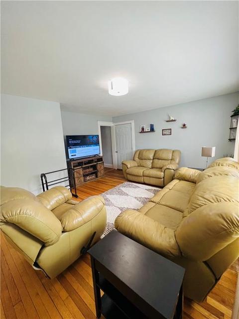 28 Gaskill St, Woonsocket, RI 02895 photo 6