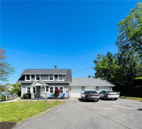 28 Gaskill St, Woonsocket, RI 02895 photo 2