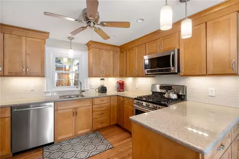 135 Vaughn Ave, Warwick, RI 02886 photo 6