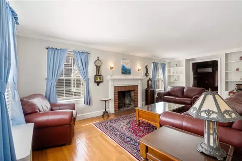 135 Vaughn Ave, Warwick, RI 02886 photo 4