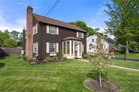135 Vaughn Ave, Warwick, RI 02886 photo 2