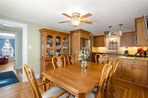 135 Vaughn Ave, Warwick, RI 02886 photo 9