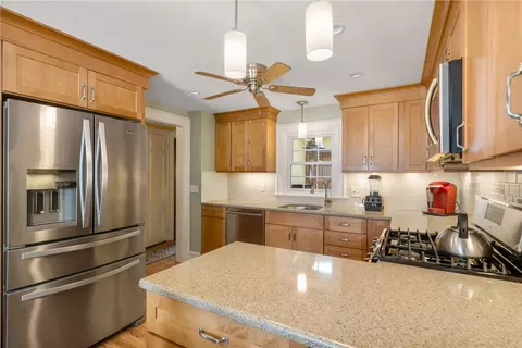 135 Vaughn Ave, Warwick, RI 02886 photo 8