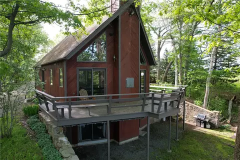 11 Thirty Acre Pond Rd, West Kingston, RI 02892