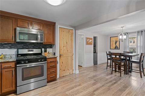 94 Brunswick Dr, Warwick, RI 02886 photo 4