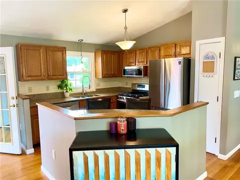 25 Eastgate Dr, Warwick, RI 02886 photo 10