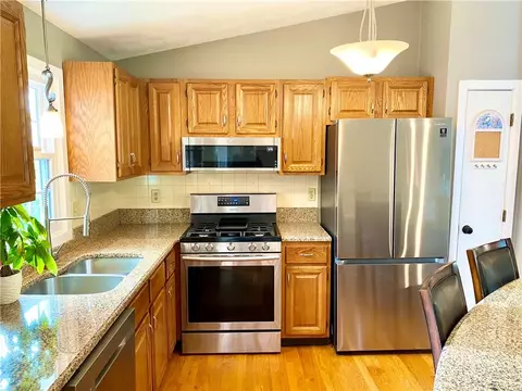 25 Eastgate Dr, Warwick, RI 02886 photo 12