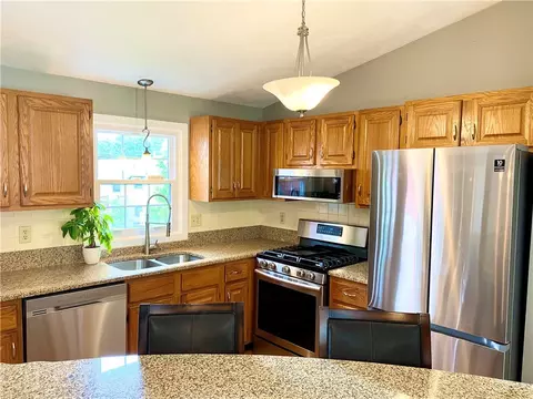 25 Eastgate Dr, Warwick, RI 02886 photo 11