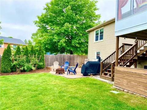 25 Eastgate Dr, Warwick, RI 02886 photo 7