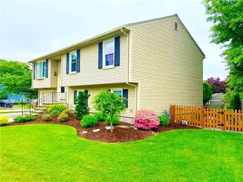 25 Eastgate Dr, Warwick, RI 02886 photo 3