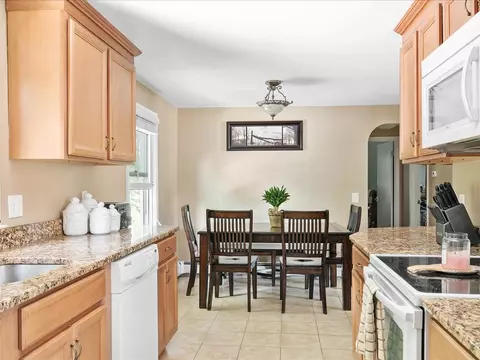 7 George St, Warwick, RI 02888 photo 9