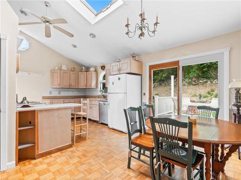 15 Colonial Dr, Warren, RI 02885 photo 4