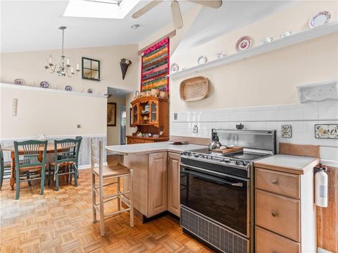 15 Colonial Dr, Warren, RI 02885 photo 3