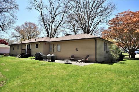 70 Landmark Rd, Warwick, RI 02886 photo 2