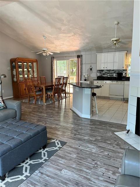 42 Manila Ave, Woonsocket, RI 02895 photo 6