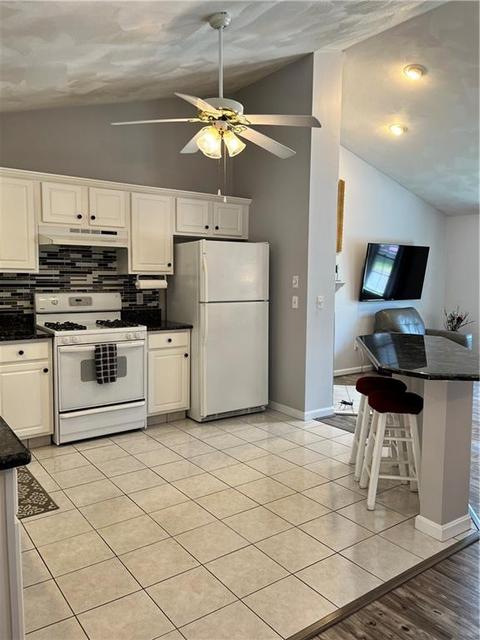 42 Manila Ave, Woonsocket, RI 02895 photo 5