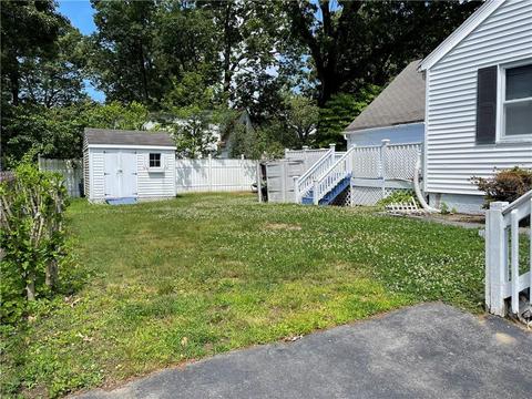 76 Pine Crest Dr, East Providence, RI 02915 photo 2