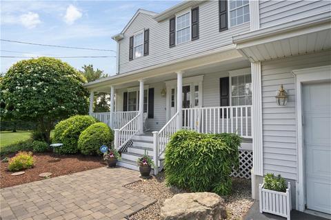 16 Ashbrook Dr, Cranston, RI 02921 photo 2