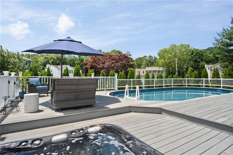 16 Ashbrook Dr, Cranston, RI 02921 photo 4