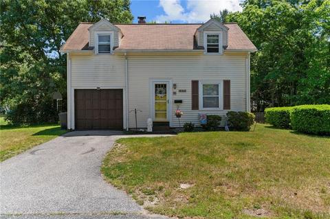 90 Spooner Ave, Warwick, RI 02886 photo 3