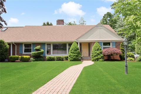 150 Applegate Rd, Cranston, RI 02920 photo 2