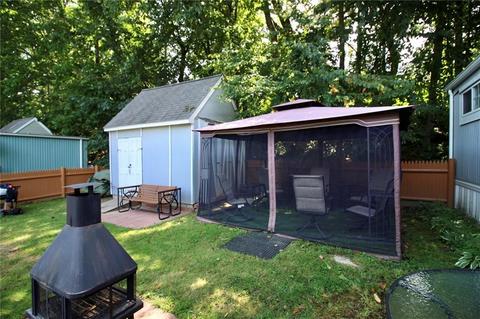 21 Woodridge Dr, Mapleville, RI 02839 photo 8