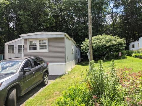 21 Woodridge Dr, Mapleville, RI 02839 photo 5