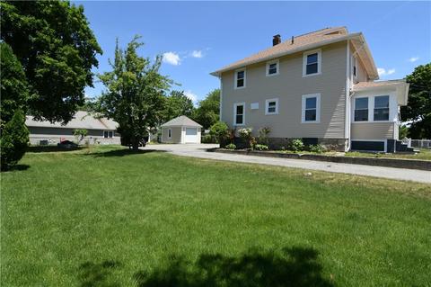 84 Warwick St, Woonsocket, RI 02895 photo 2