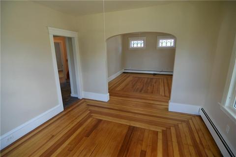 84 Warwick St, Woonsocket, RI 02895 photo 5