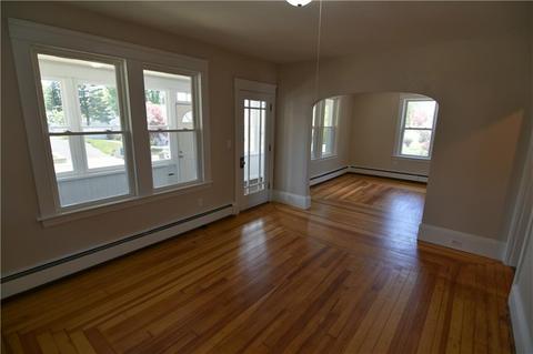 84 Warwick St, Woonsocket, RI 02895 photo 4
