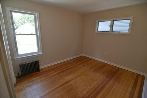 84 Warwick St, Woonsocket, RI 02895 photo 10